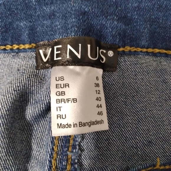VENUS stretch destroyed stretch crop capri jeans. - Picture 8 of 9